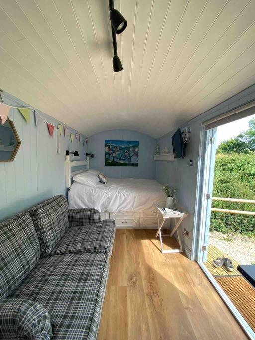 Drakes Mead Retreat - Shepherd'S Hut Аксминстер Экстерьер фото